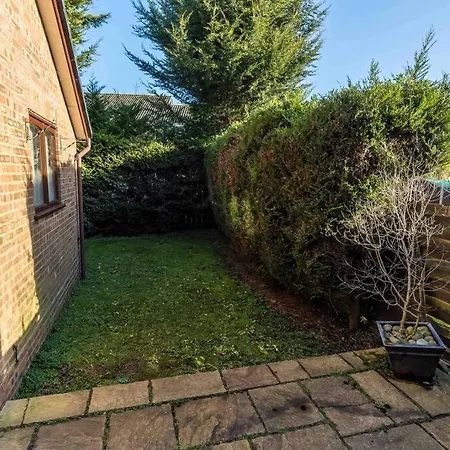 2 Bedroom House-Driveway - Bournemouth Hospital - Long Stay Discounts - Lima Apartments Ltd-3